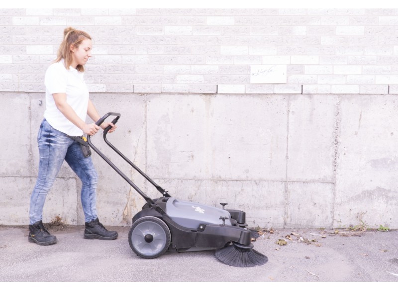 Manual Floor Sweeper - Johnny Vac - 32" (81.3 cm) Cleaning Path -  2 Side Brushes - Tank of 10.5 gal (40 L)