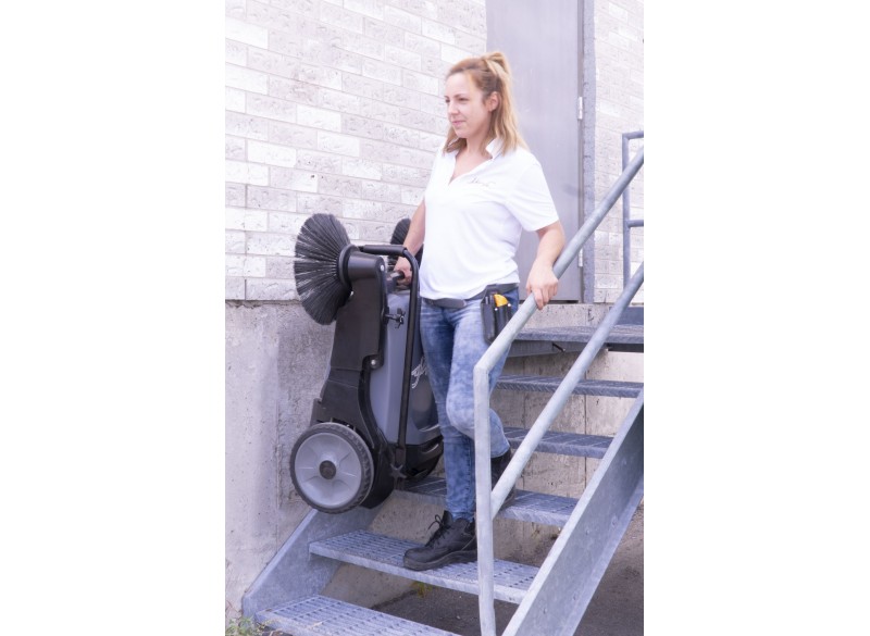 Manual Floor Sweeper - Johnny Vac - 32" (81.3 cm) Cleaning Path -  2 Side Brushes - Tank of 10.5 gal (40 L)