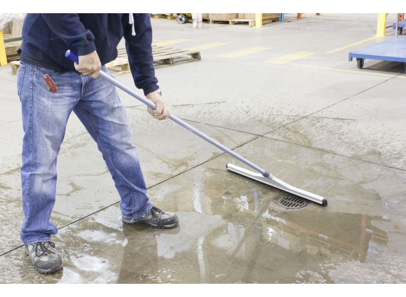 Floor Squeegee - 30'' (76.2 cm) - Aluminum Pole